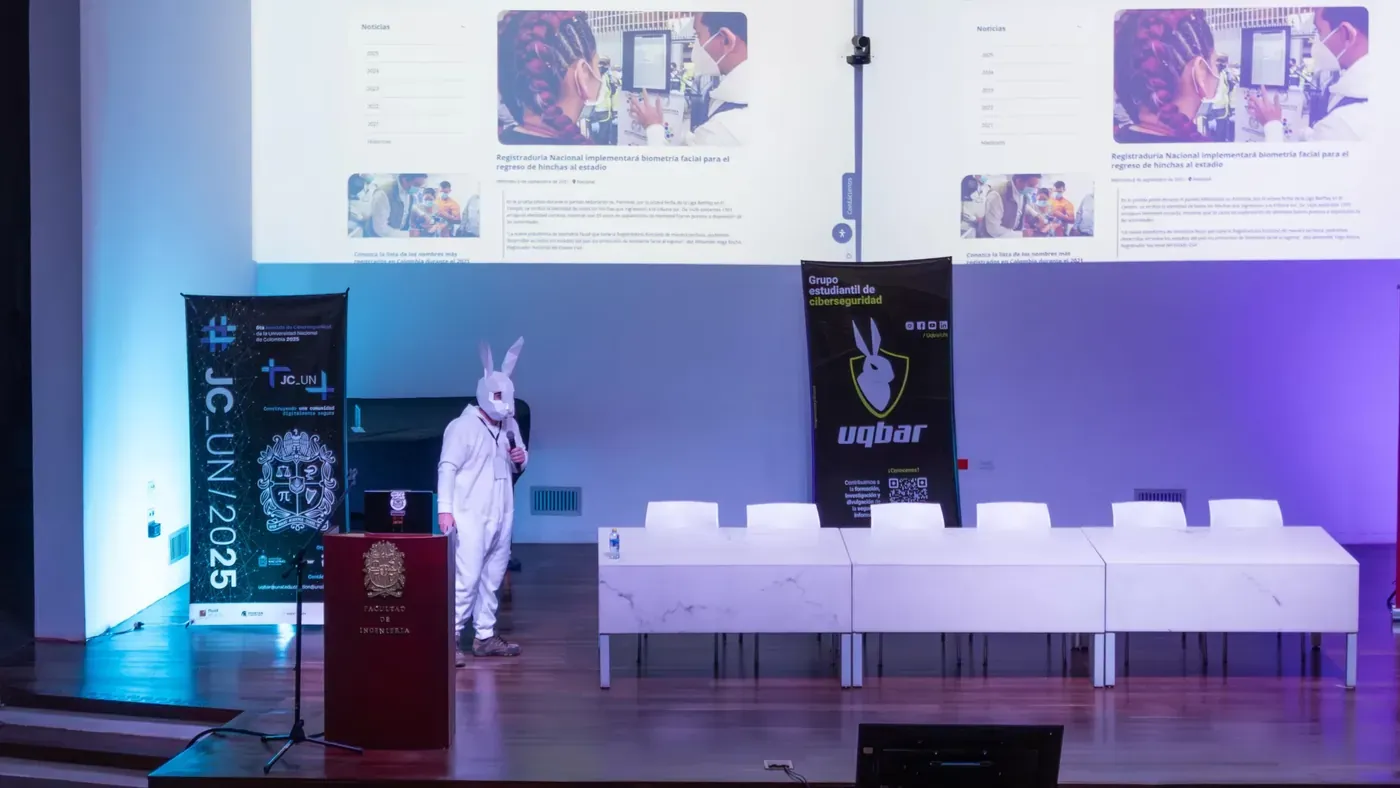 Ponencia en el auditorio durante la edición 2025